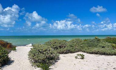 Casa en venta en la playa frente al mar en progreso