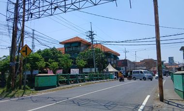 COMMERCIAL PROPERTY ON RAYA TANGGULANGIN, SHOWROOM ROW OF BAGS & SHOES.. CHEAP