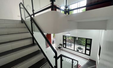 Fully Furnished w/ Overlooking View Deck House in Silangan San Mateo-JV2