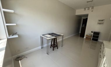 Energy-Efficient Living! ₱6.3M Semi-Furnished 1BR Condo with Inverter ACs & Balcony in Mabolo, Cebu