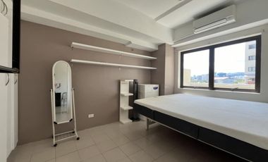 Energy-Efficient Living! ₱6.3M Semi-Furnished 1BR Condo with Inverter ACs & Balcony in Mabolo, Cebu