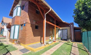 VENDE CASA EN SELECTO BARRIO DE MACHALI