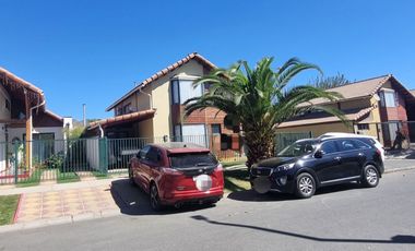 VENDE CASA EN SELECTO BARRIO DE MACHALI