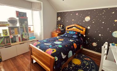VENDE CASA EN SELECTO BARRIO DE MACHALI