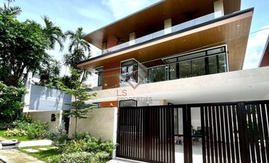 SH118 FOR SALE Brand New 7BR House with Pool in White Plains, Quezon City