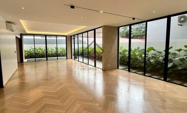 SH118 FOR SALE Brand New 7BR House with Pool in White Plains, Quezon City