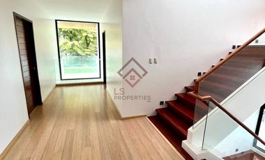 SH118 FOR SALE Brand New 7BR House with Pool in White Plains, Quezon City