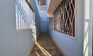 SE VENDE CASA EN ESQUINA SEMIESTRENO – URB. LOS PINOS, PIMENTEL