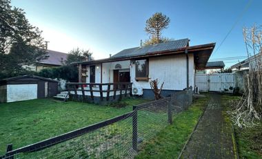 Se vende amplia casa más cabaña en Isla Teja, Valdivia