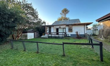 Se vende amplia casa más cabaña en Isla Teja, Valdivia