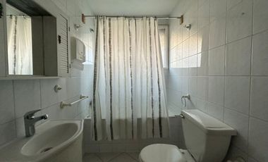 Se vende amplia casa más cabaña en Isla Teja, Valdivia