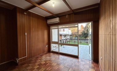 Se vende amplia casa más cabaña en Isla Teja, Valdivia