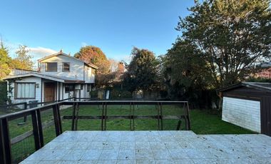 Se vende amplia casa más cabaña en Isla Teja, Valdivia