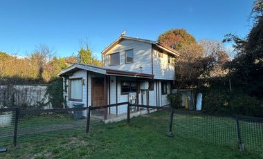 Se vende amplia casa más cabaña en Isla Teja, Valdivia