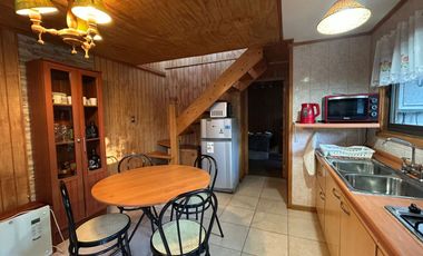 Se vende amplia casa más cabaña en Isla Teja, Valdivia