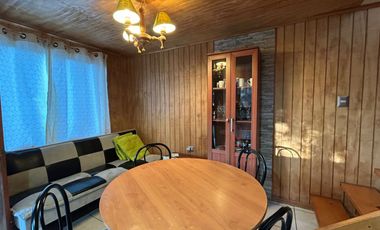 Se vende amplia casa más cabaña en Isla Teja, Valdivia