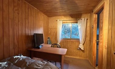 Se vende amplia casa más cabaña en Isla Teja, Valdivia