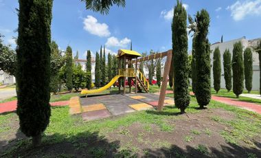 Hermosa Casa con excedente de terreno para jardín en Venta Paseos del Bosque Cuautitlan