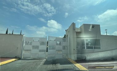 Hermosa Casa con excedente de terreno para jardín en Venta Paseos del Bosque Cuautitlan