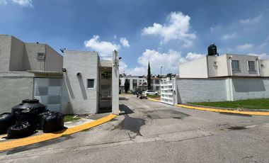 Hermosa Casa con excedente de terreno para jardín en Venta Paseos del Bosque Cuautitlan