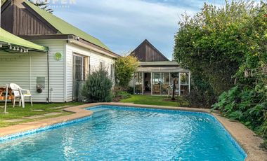HERMOSA CASA EN LOS ALMENDROS CON PISCINA Y VISTA AL MAR