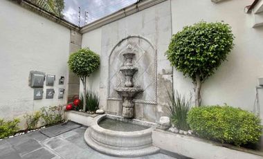 RESIDENCIA EN CONDOMINIO CON JARDÍN EN UNA EXCELENTE UBICACIÓN