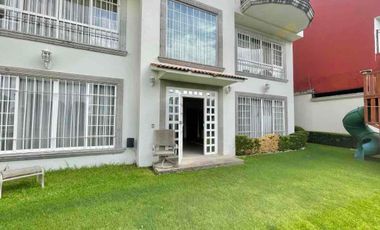 RESIDENCIA EN CONDOMINIO CON JARDÍN EN UNA EXCELENTE UBICACIÓN