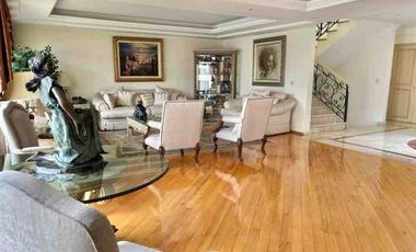 RESIDENCIA EN CONDOMINIO CON JARDÍN EN UNA EXCELENTE UBICACIÓN