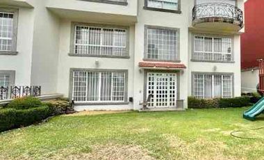 RESIDENCIA EN CONDOMINIO CON JARDÍN EN UNA EXCELENTE UBICACIÓN