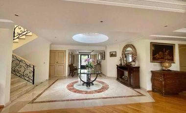 RESIDENCIA EN CONDOMINIO CON JARDÍN EN UNA EXCELENTE UBICACIÓN