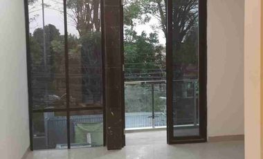 rumah baru mewah 2 lantai di jl. ekonomi dwiwarna dekat Stasiun mangga besar jakarta pusat