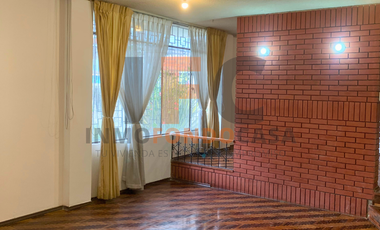 Casa de arriendo en la jipijapa para empresa o vivienda de 400m2