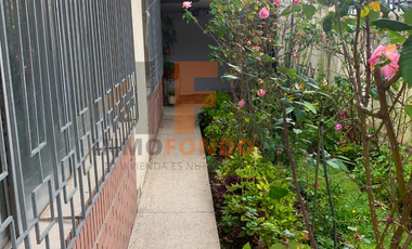 Casa de arriendo en la jipijapa para empresa o vivienda de 400m2