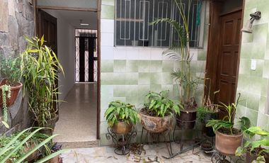 Casa de arriendo en la jipijapa para empresa o vivienda de 400m2