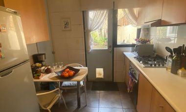 Estupenda casa, 3D, 3b, más servicios con baño, cocina, logia, patio.