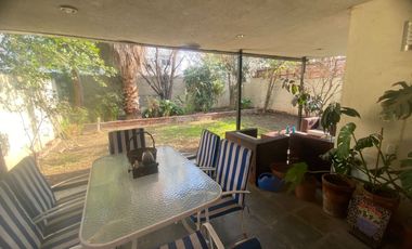 Estupenda casa, 3D, 3b, más servicios con baño, cocina, logia, patio.