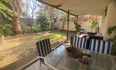 Estupenda casa, 3D, 3b, más servicios con baño, cocina, logia, patio.