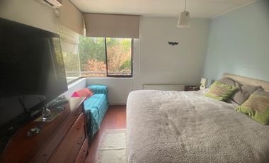 Estupenda casa, 3D, 3b, más servicios con baño, cocina, logia, patio.