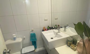 Estupenda casa, 3D, 3b, más servicios con baño, cocina, logia, patio.