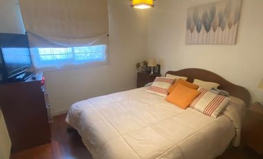 Estupenda casa, 3D, 3b, más servicios con baño, cocina, logia, patio.