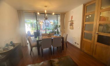 Estupenda casa, 3D, 3b, más servicios con baño, cocina, logia, patio.