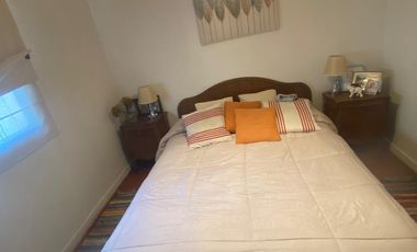 Estupenda casa, 3D, 3b, más servicios con baño, cocina, logia, patio.