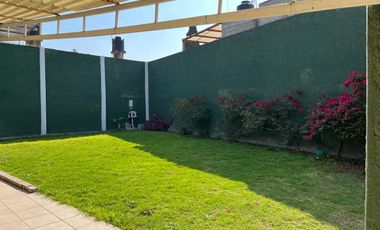 SE VENDE CASA CON JARDIN EN BOSQUES DEL VALLE, COACALCO ESTADO DE MEXICO.