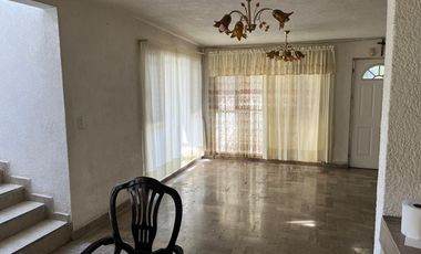 SE VENDE CASA CON JARDIN EN BOSQUES DEL VALLE, COACALCO ESTADO DE MEXICO.