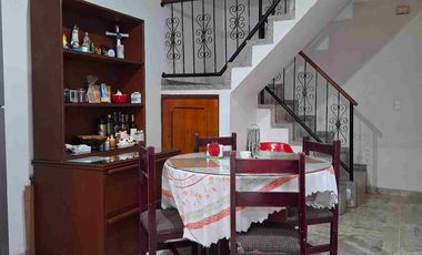 Se vende casa unifamiliar de 2 pisos