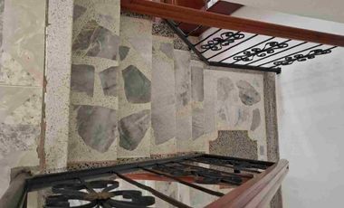 Se vende casa unifamiliar de 2 pisos