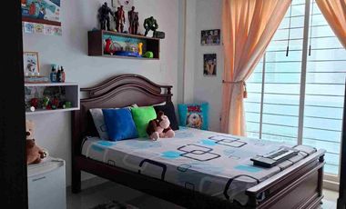 Se vende casa unifamiliar de 2 pisos