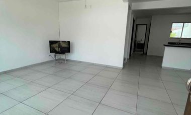 CASA EN VENTA ZONA CENTRO DE JIUTEPEC CON ALBERCA PROPIA Y JARDÍN