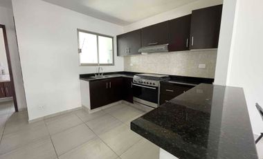 CASA EN VENTA ZONA CENTRO DE JIUTEPEC CON ALBERCA PROPIA Y JARDÍN