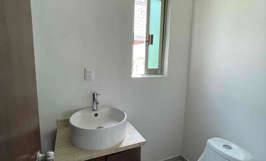 CASA EN VENTA ZONA CENTRO DE JIUTEPEC CON ALBERCA PROPIA Y JARDÍN